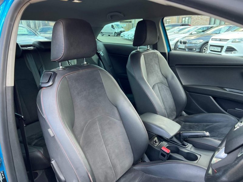 SEAT LEON