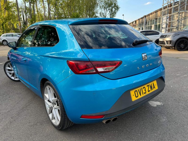 SEAT LEON