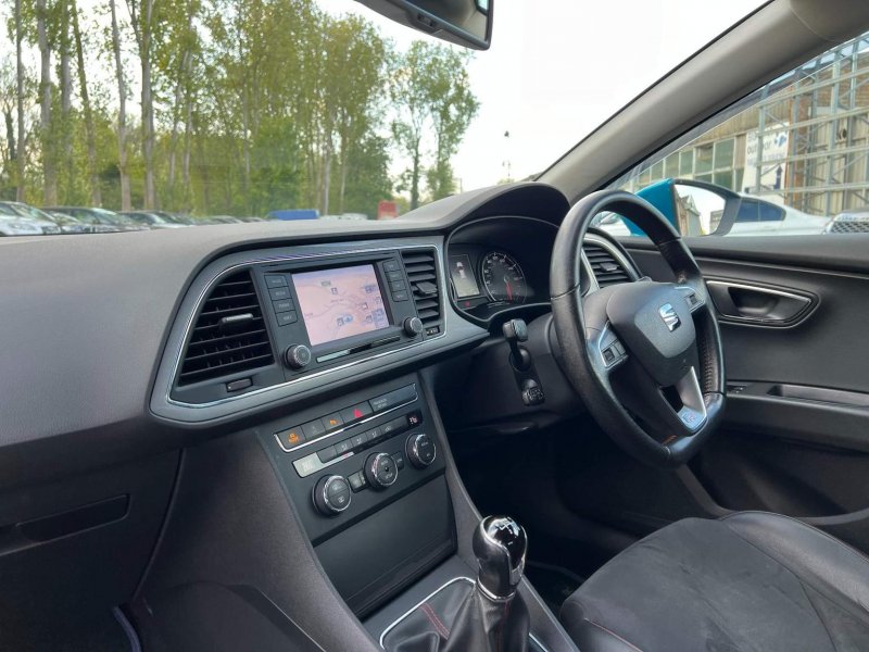 SEAT LEON
