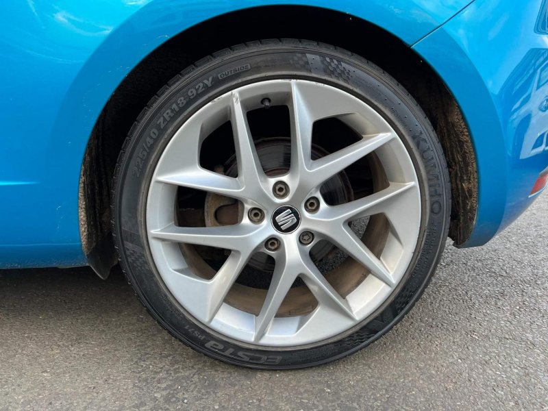 SEAT LEON
