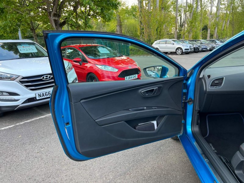 SEAT LEON