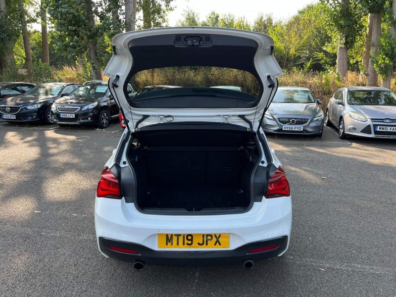 BMW 1 SERIES