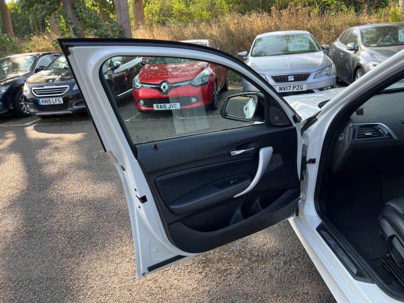 BMW 1 SERIES