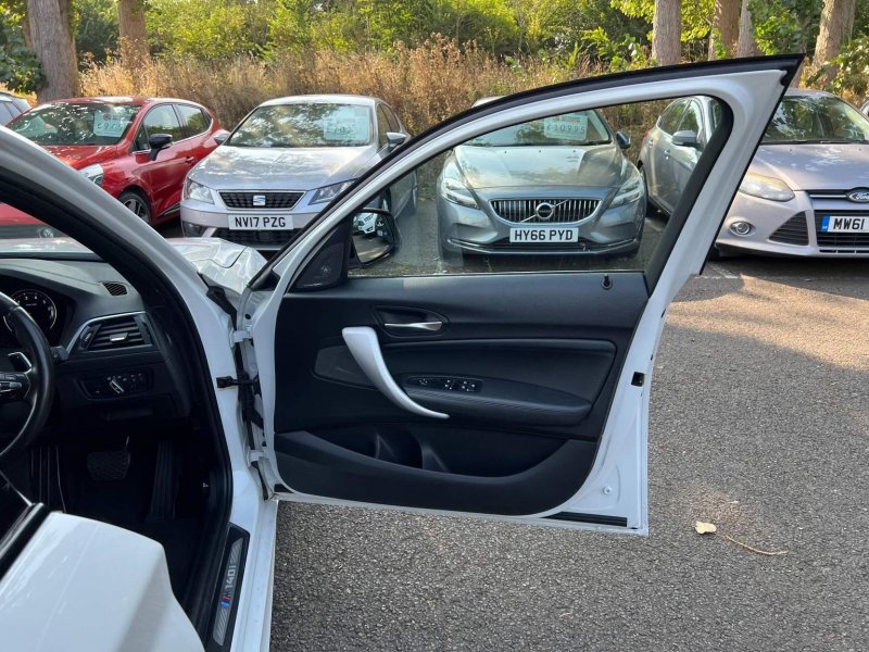 BMW 1 SERIES