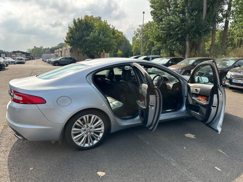 JAGUAR XF