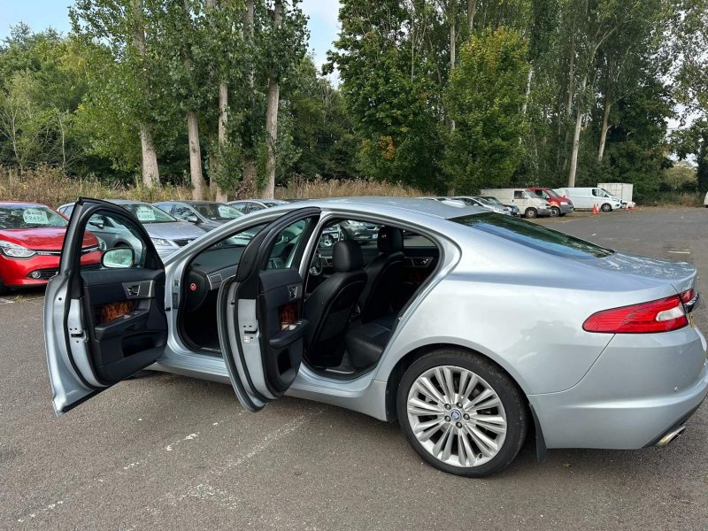 JAGUAR XF