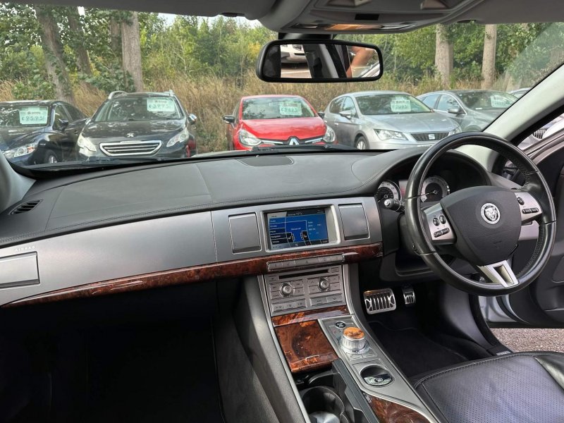 JAGUAR XF