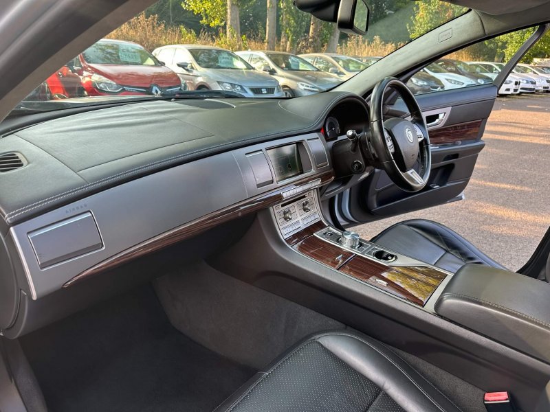 JAGUAR XF