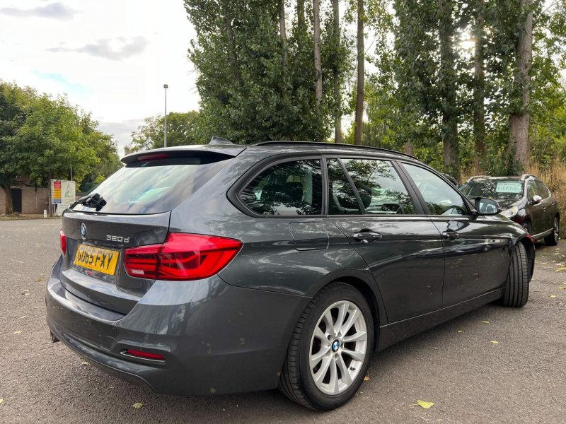 BMW 3 SERIES