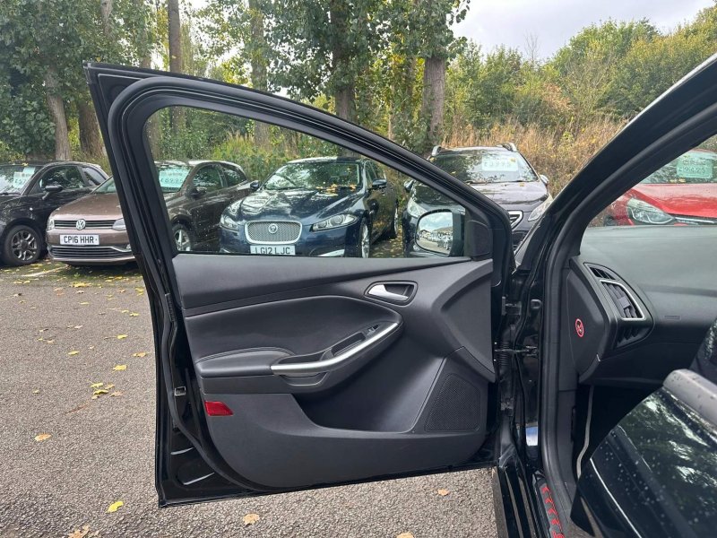 FORD FOCUS