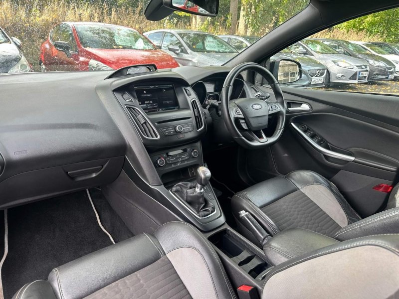 FORD FOCUS