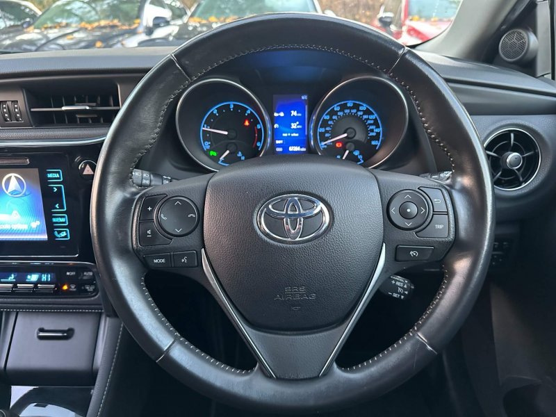 TOYOTA AURIS
