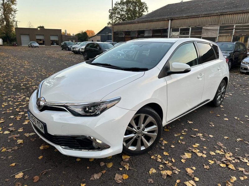 TOYOTA AURIS