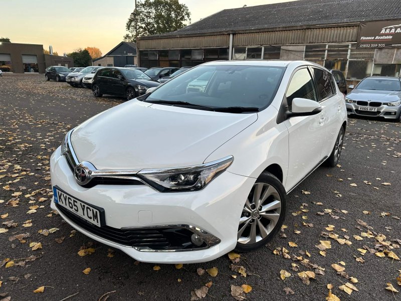 TOYOTA AURIS