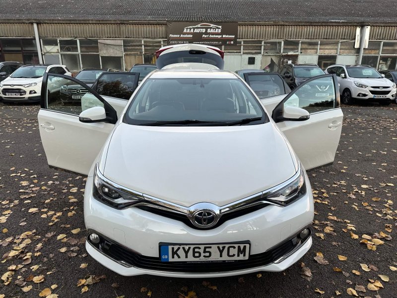 TOYOTA AURIS