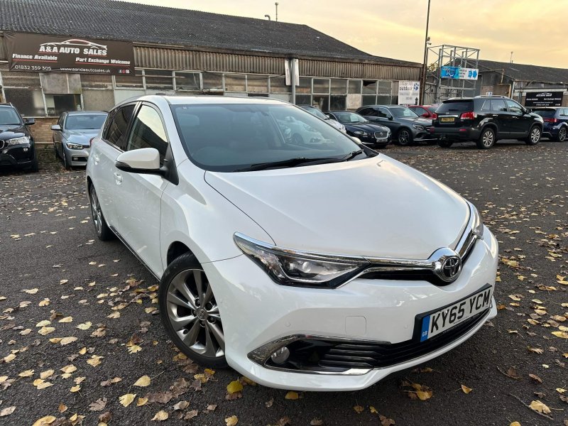TOYOTA AURIS