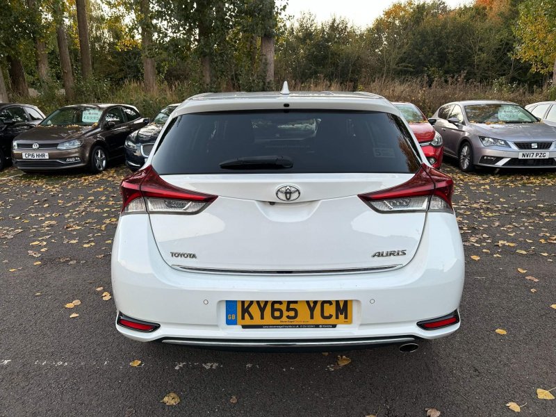 TOYOTA AURIS