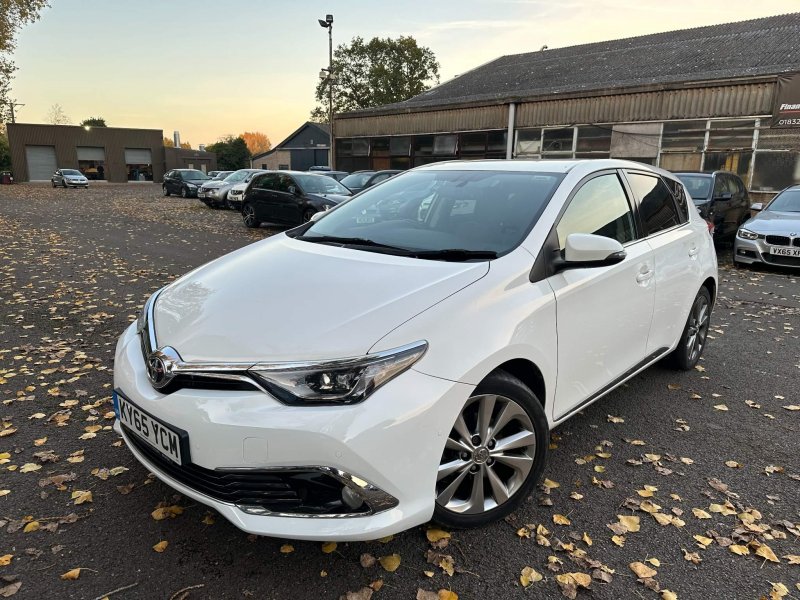 TOYOTA AURIS
