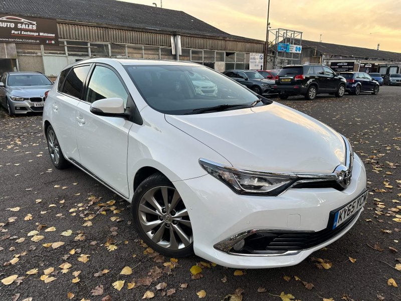 TOYOTA AURIS