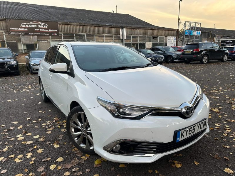 TOYOTA AURIS