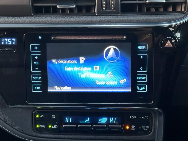 TOYOTA AURIS