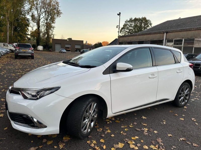 TOYOTA AURIS