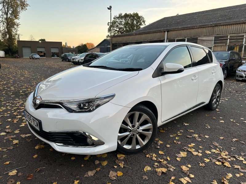 TOYOTA AURIS