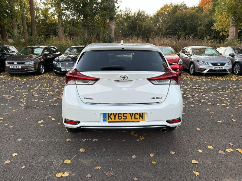 TOYOTA AURIS