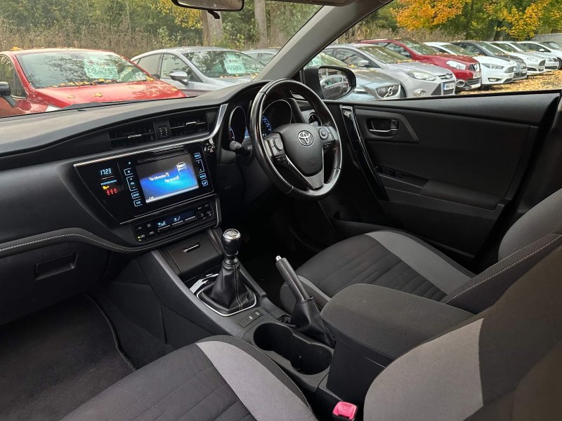 TOYOTA AURIS