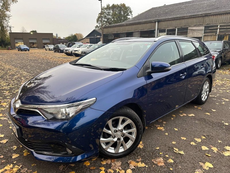 TOYOTA AURIS