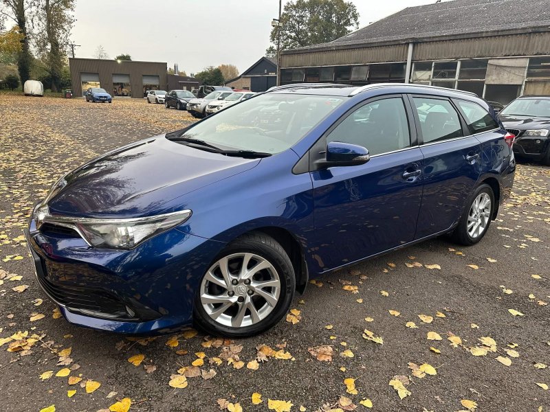 TOYOTA AURIS