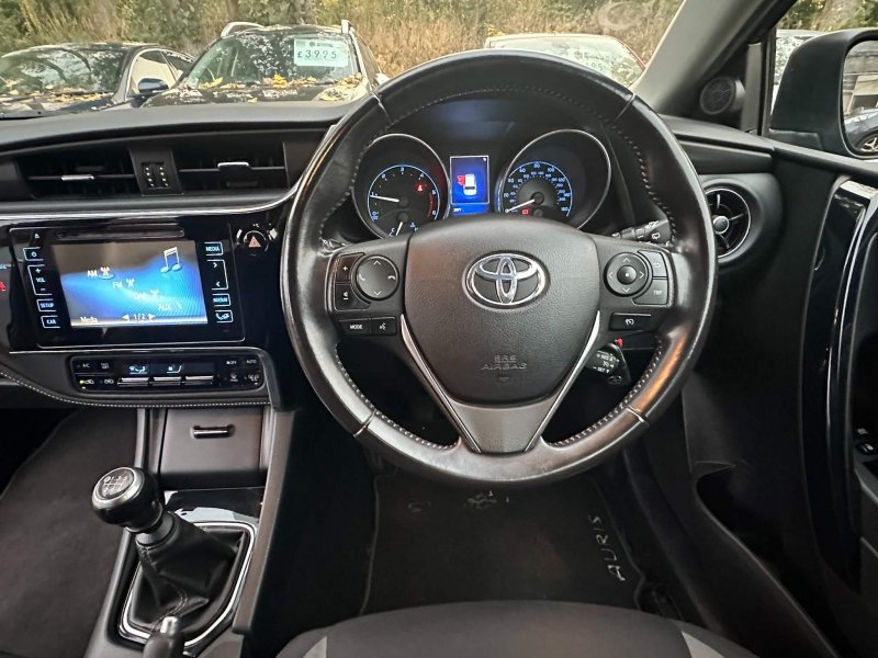 TOYOTA AURIS