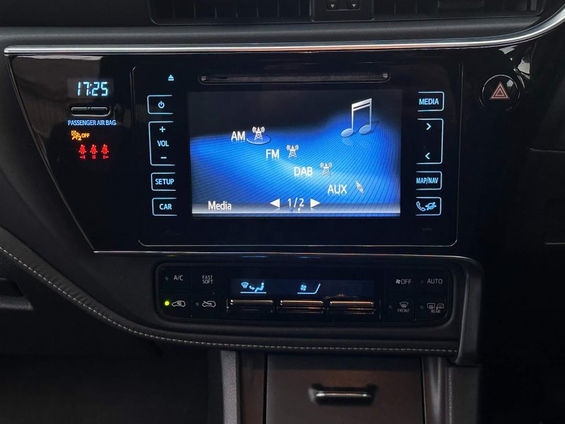 TOYOTA AURIS