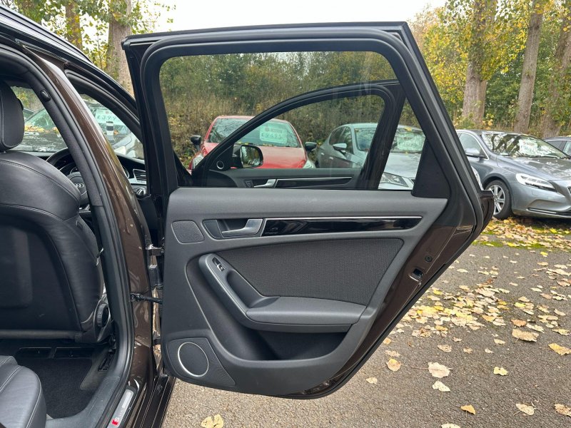 AUDI A4 AVANT