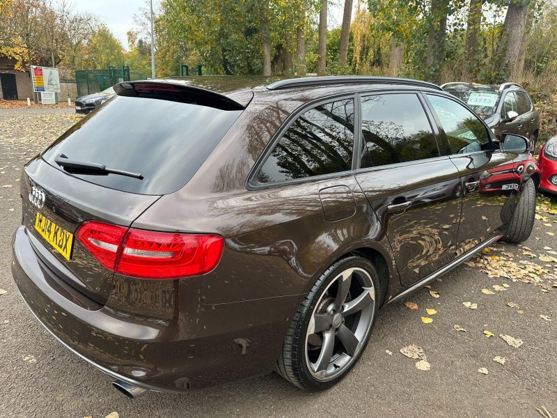 AUDI A4 AVANT