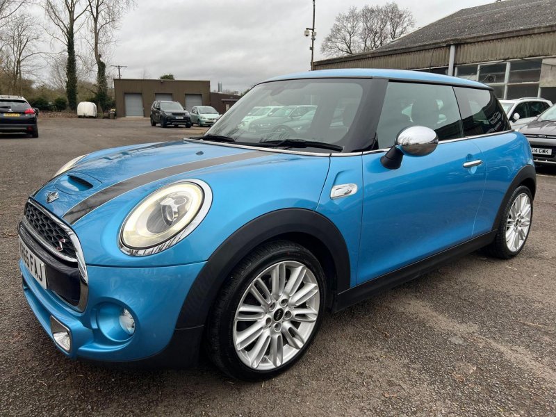 MINI HATCH