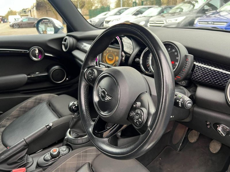 MINI HATCH