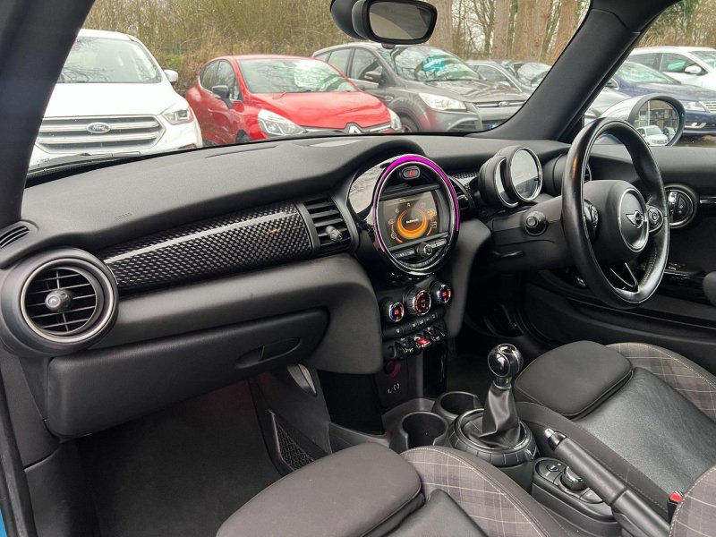 MINI HATCH