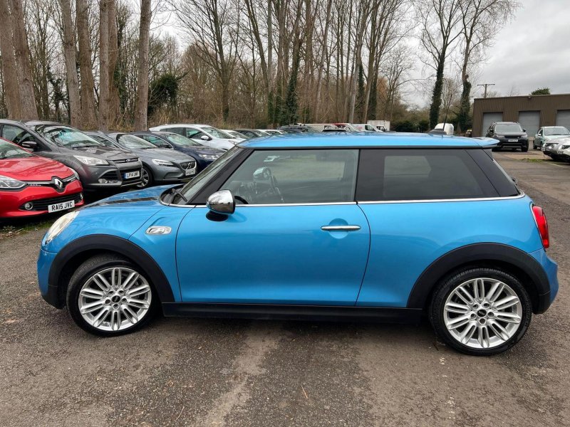 MINI HATCH