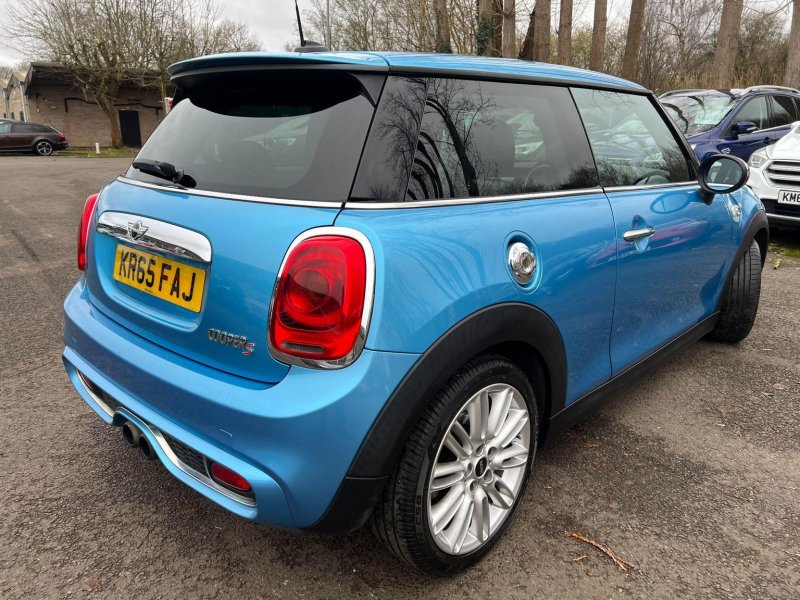MINI HATCH