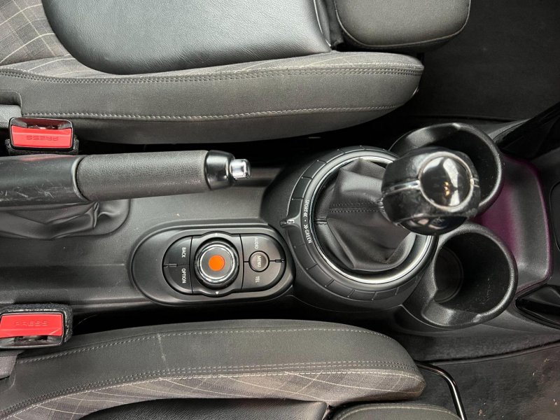MINI HATCH