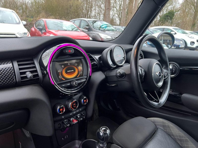 MINI HATCH