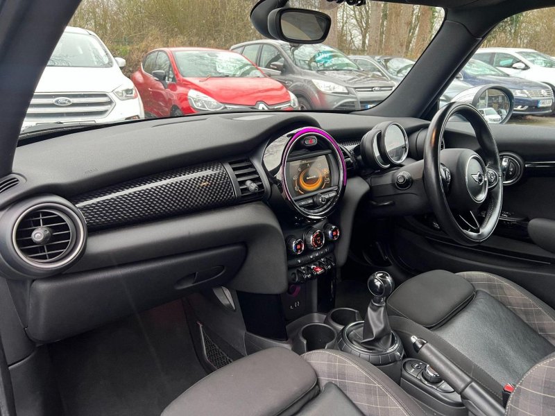 MINI HATCH