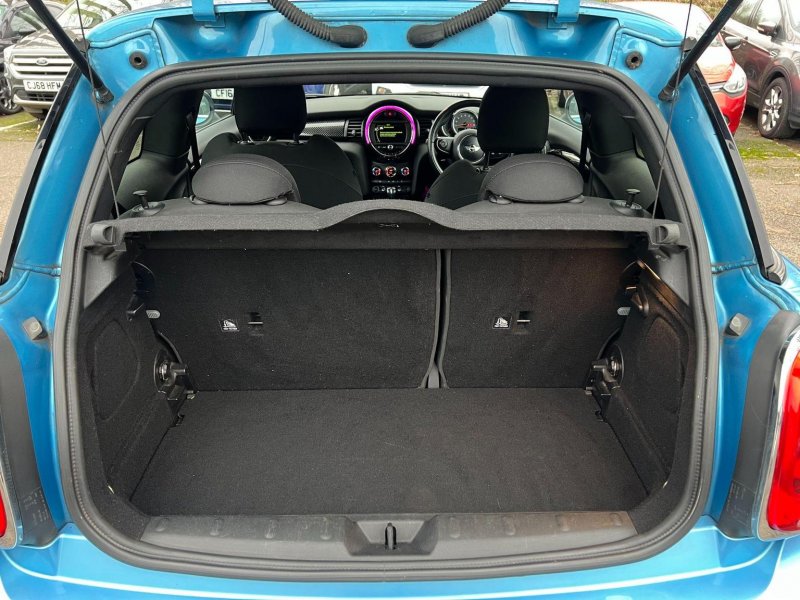 MINI HATCH