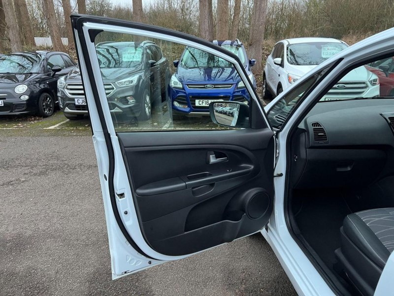 KIA VENGA
