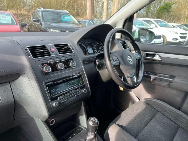 VOLKSWAGEN TOURAN